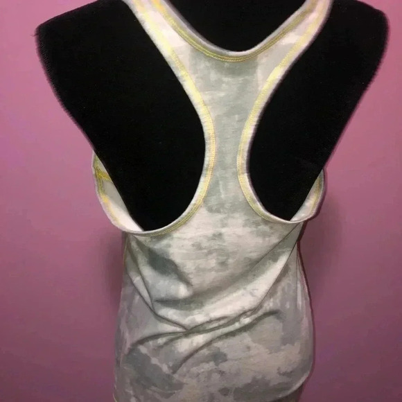 Nike Livestrong Tank - Picture 3 of 6